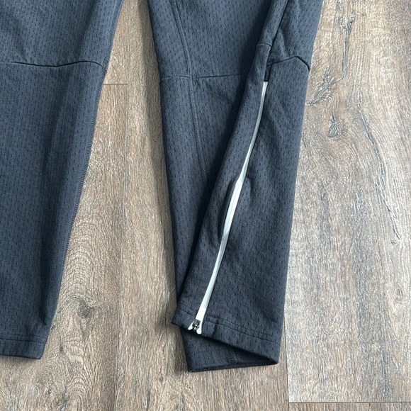 Adidas Pants.  Men’s size large.  Black, with zippers on the hem of the legs. - Picture 4 of 9